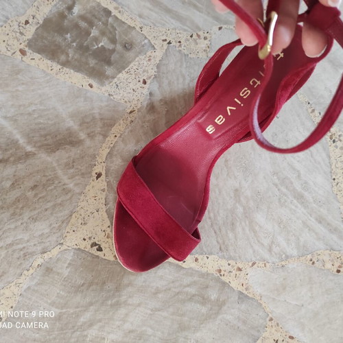 Tsitsivas red suede sandals like new, size 39, 10cm heel
