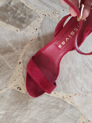 Tsitsivas red suede sandals like new, size 39, 10cm heel