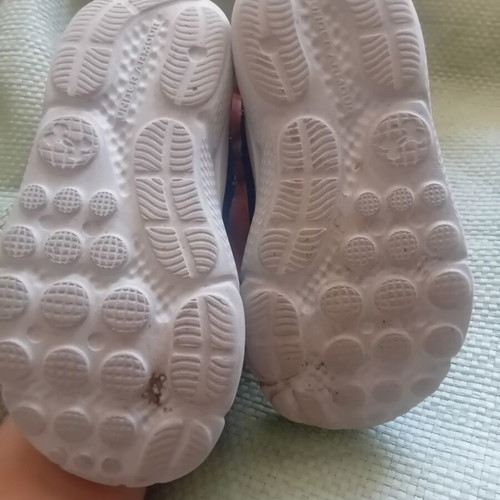 Under Armour kids shoes size 26, like new