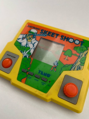 Yeno Electronic Skeet Shoot vintage LCD handheld game like new