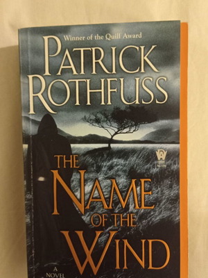 Patrick Rothfuss The Name of the Wind βιβλίο σαν καινούργιο, αγγλικά