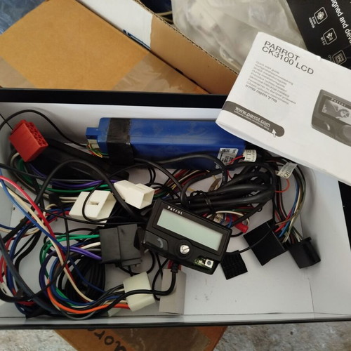 Parrot CK3100 LCD car handsfree used, compatible with all cars