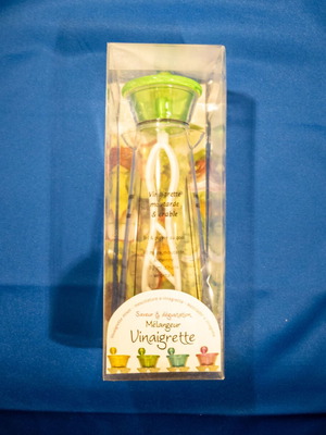 Salad Dressing Mixer Shaker Blender with recipes, green cap