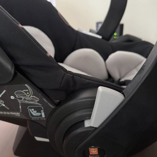 Παιδικό κάθισμα αυτοκινήτου Stokke iZi Go by BeSafe σαν καινούργιο