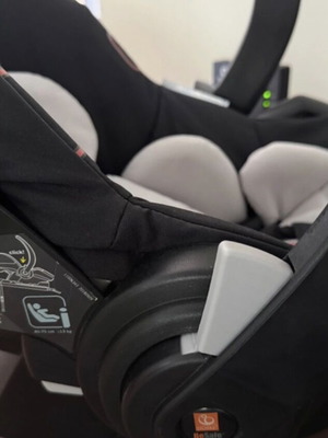 Παιδικό κάθισμα αυτοκινήτου Stokke iZi Go by BeSafe σαν καινούργιο