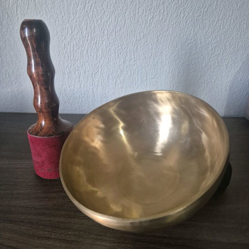 Tibetan singing bowl medium size like new