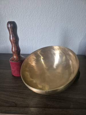Tibetan singing bowl medium size like new