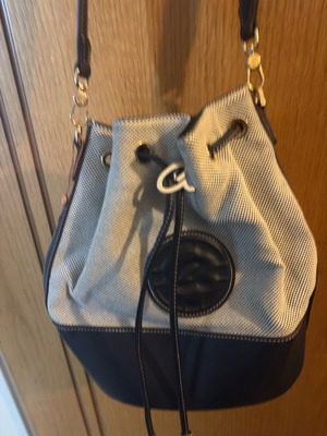 Axel bucket bag like new, white and blue crossbody