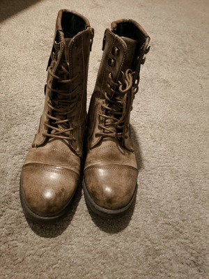 Women's brown boots size 37 like new with laces and side zipper