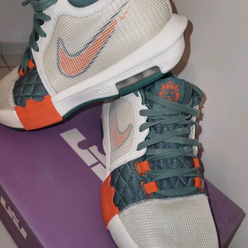 Nike Lebron Witness 8 basketball shoes size 40 like new, white-orange-green