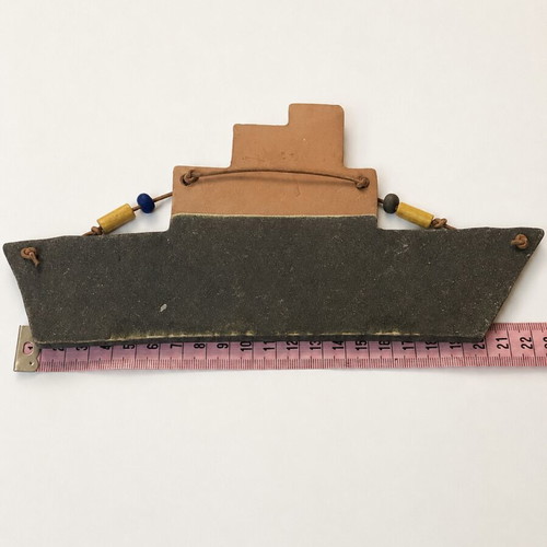 Ceramic wall boat with beads, 23 × 12 cm