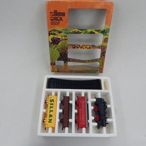 Lima Crick train set used, mechanical with 3 wagons and 10 tracks