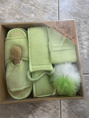 Bath products set new with sponges and slippers