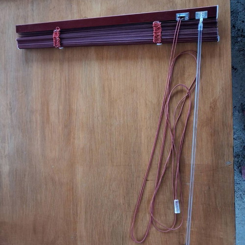 Bordeaux blinds like new, pack of 8 pieces