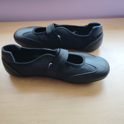 Black sports shoes size 40