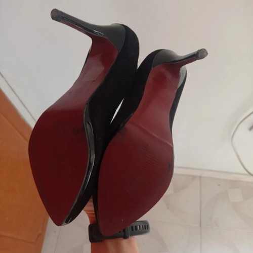 Verde suede heels size 38 like new, black and red sole