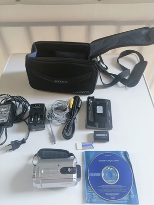 Sony Handycam DCR-SR42E video camera set