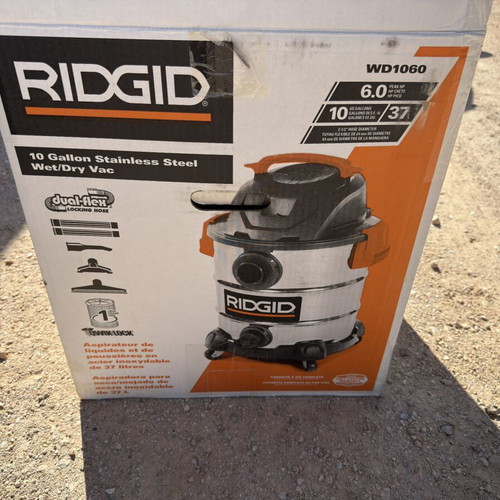 Powerful vacuum cleaner with accessories, 6.0 hp peak