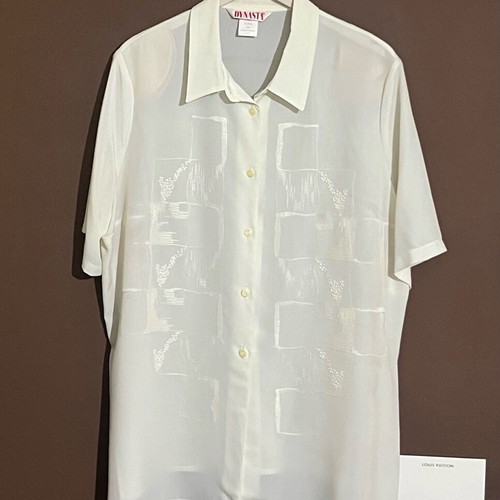 Set of 2 pieces: short sleeve shirt and top size Xlarge, very good condition, creamy white