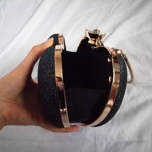 Elegant Heart-Shaped Shoulder Bag new, black