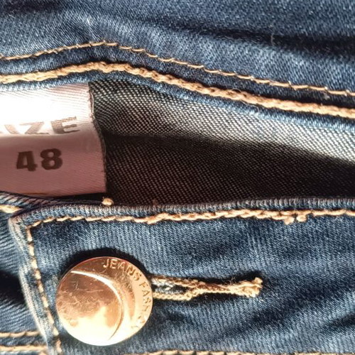 Jeans with rhinestones on pockets like new, blue