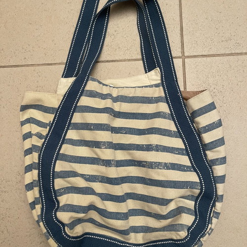 Disney shoulder beach bag like new with Donald Duck graphic