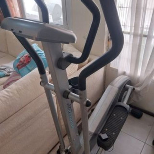 Pegasus Vena V100 Elliptical Trainer like new with 24 resistance levels