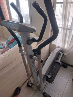Pegasus Vena V100 Elliptical Trainer like new with 24 resistance levels