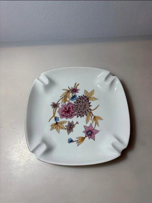 Vintage porcelain ashtray new with floral design