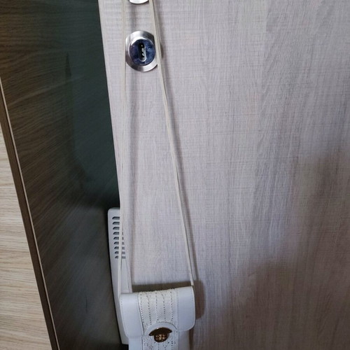 Bag to Bag white leather wristlet wallet used