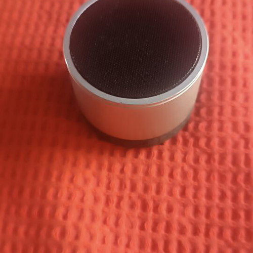 Bluetooth portable speaker like new, bass reflex
