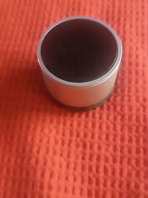 Bluetooth portable speaker like new, bass reflex