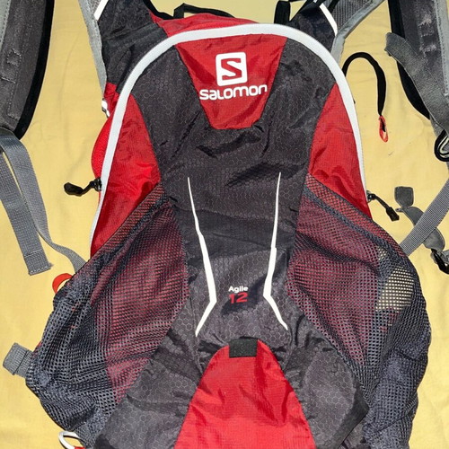 Salomon Agile 12 backpack like new with 1.5lt camel bag for hiking and trail running