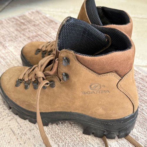 Scarpa hiking shoes like new, beige, size 37