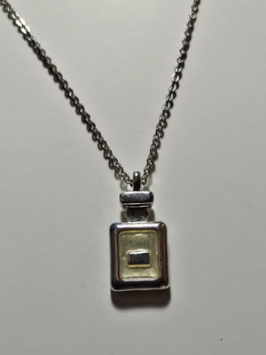 Επάργυρο μενταγιόν σαν καινούργιο, μπεζ και ασημί