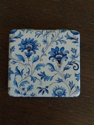 Compact mirror new with blue pattern