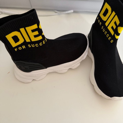 Diesel kids boots size 26 like new, black