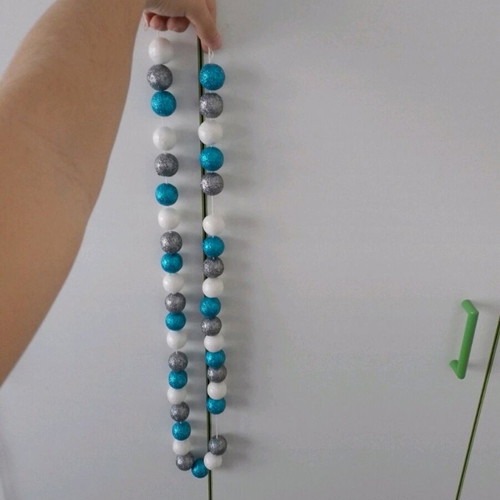 Garland with balls like new, approximately 120cm long