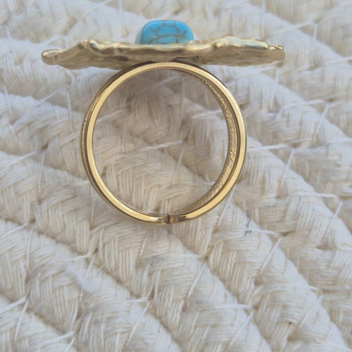 Turquoise Glow Ring new with adjustable size and hammered gold texture