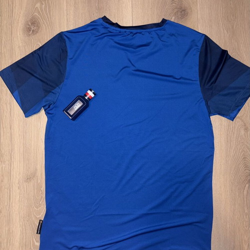 Barca short-sleeve athletic T-shirt with V chevron design
