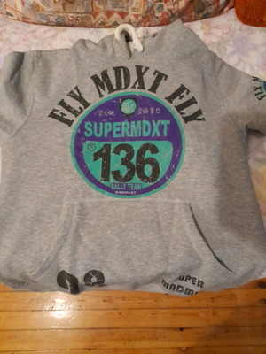 Men's sweatshirt medium/large size like new, multicolor