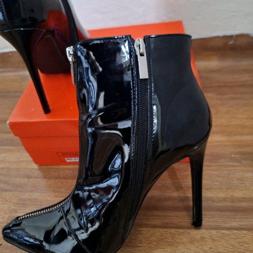Patent leather ankle boots used, size 38, black