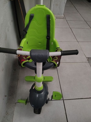Children's tricycle like new with two compartments and like new wheels
