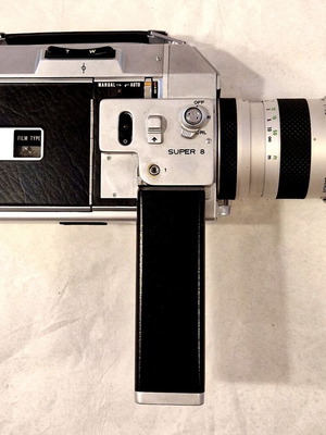 Canon Auto Zoom 814 Super 8 camera set with f/1.4 lens, case & film