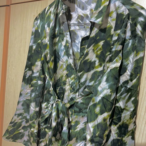 Topshop dress like new with matching belt and bell sleeves green print
