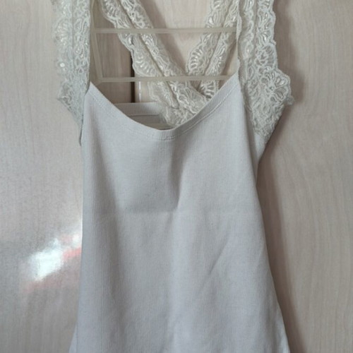 Regalinas top like new, white, elastic fabric