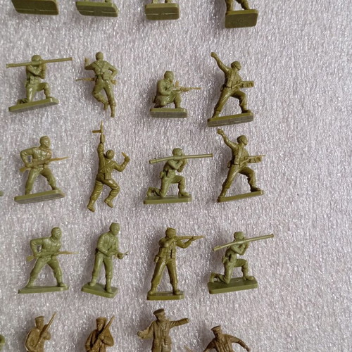 Vintage Airfix Matchbox 1:72 WWII US Marines figures set, 107 pcs