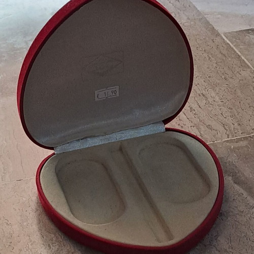 SBC heart-shaped jewelry box used, red
