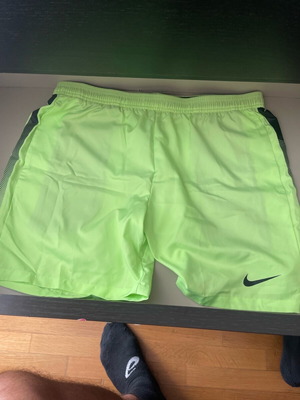 Nike tennis shorts like new, yellow, size XL