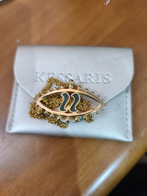 Pendant charm 2022 gold color, like new, green detail